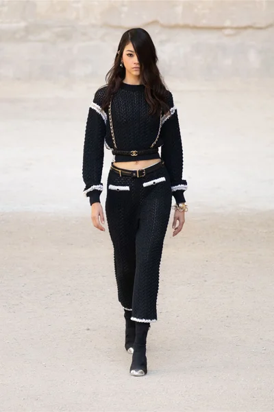 Look 30
